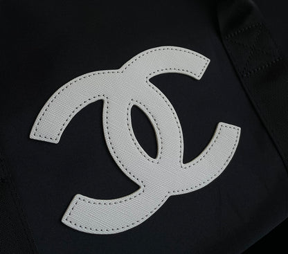 양 공장 / 샤넬 여행 가방