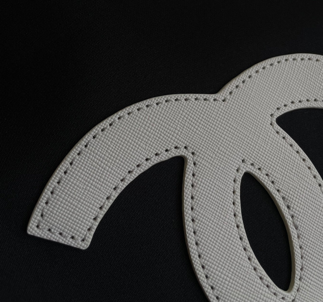 양 공장 / 샤넬 여행 가방