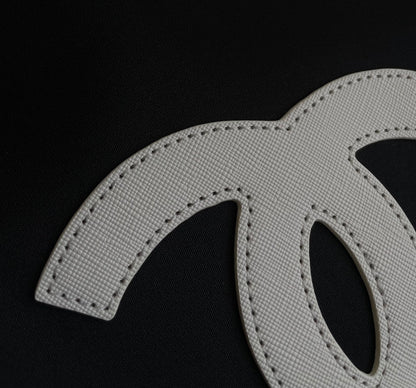 양 공장 / 샤넬 여행 가방