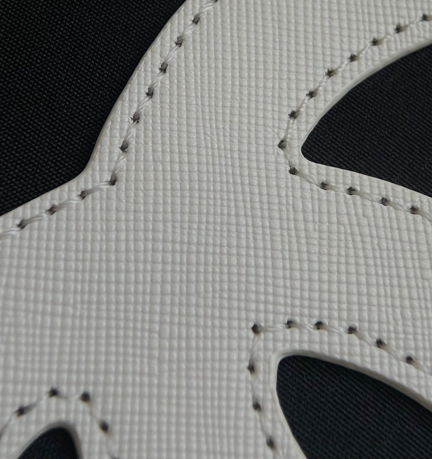 양 공장 / 샤넬 여행 가방