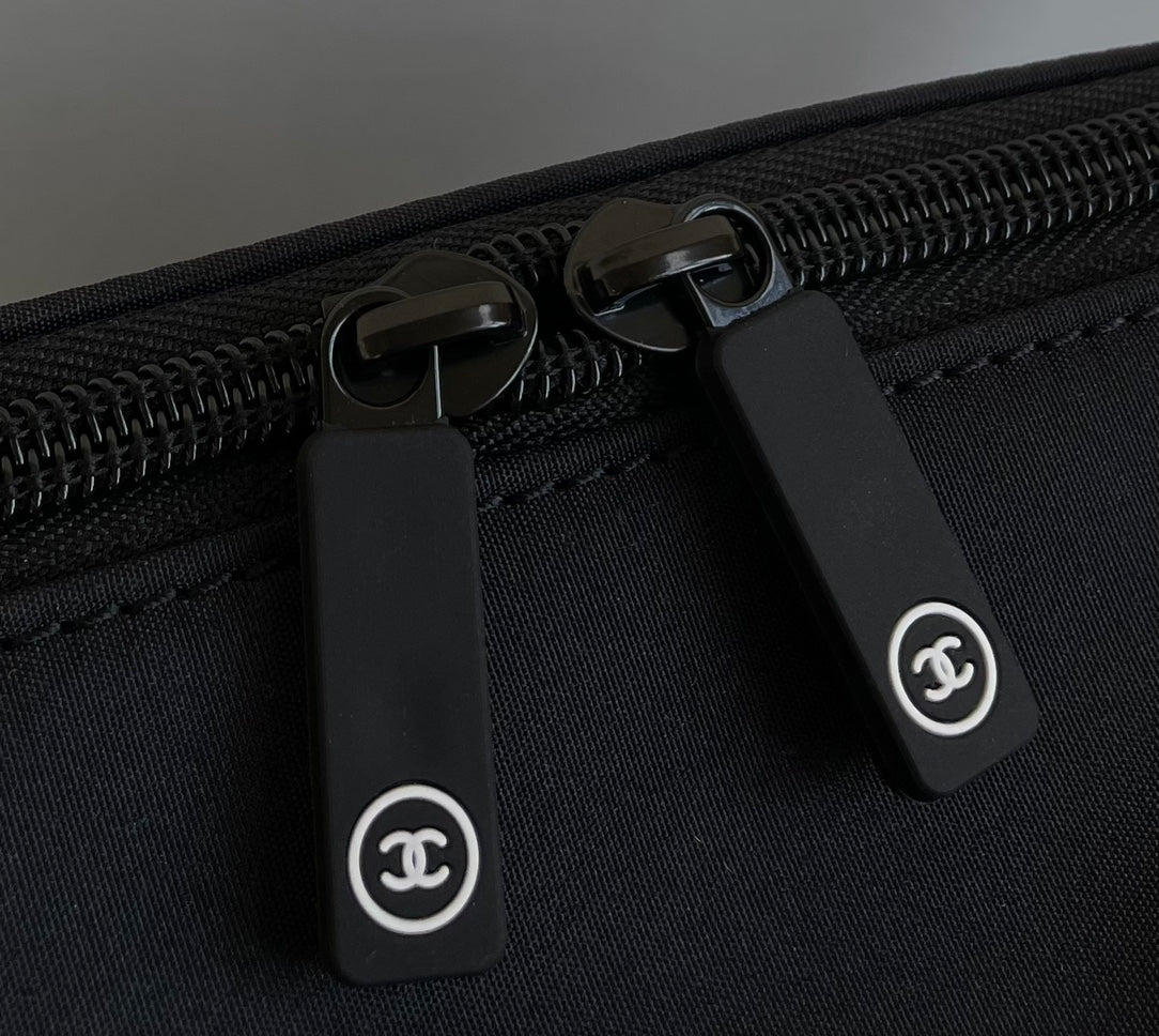 양 공장 / 샤넬 여행 가방