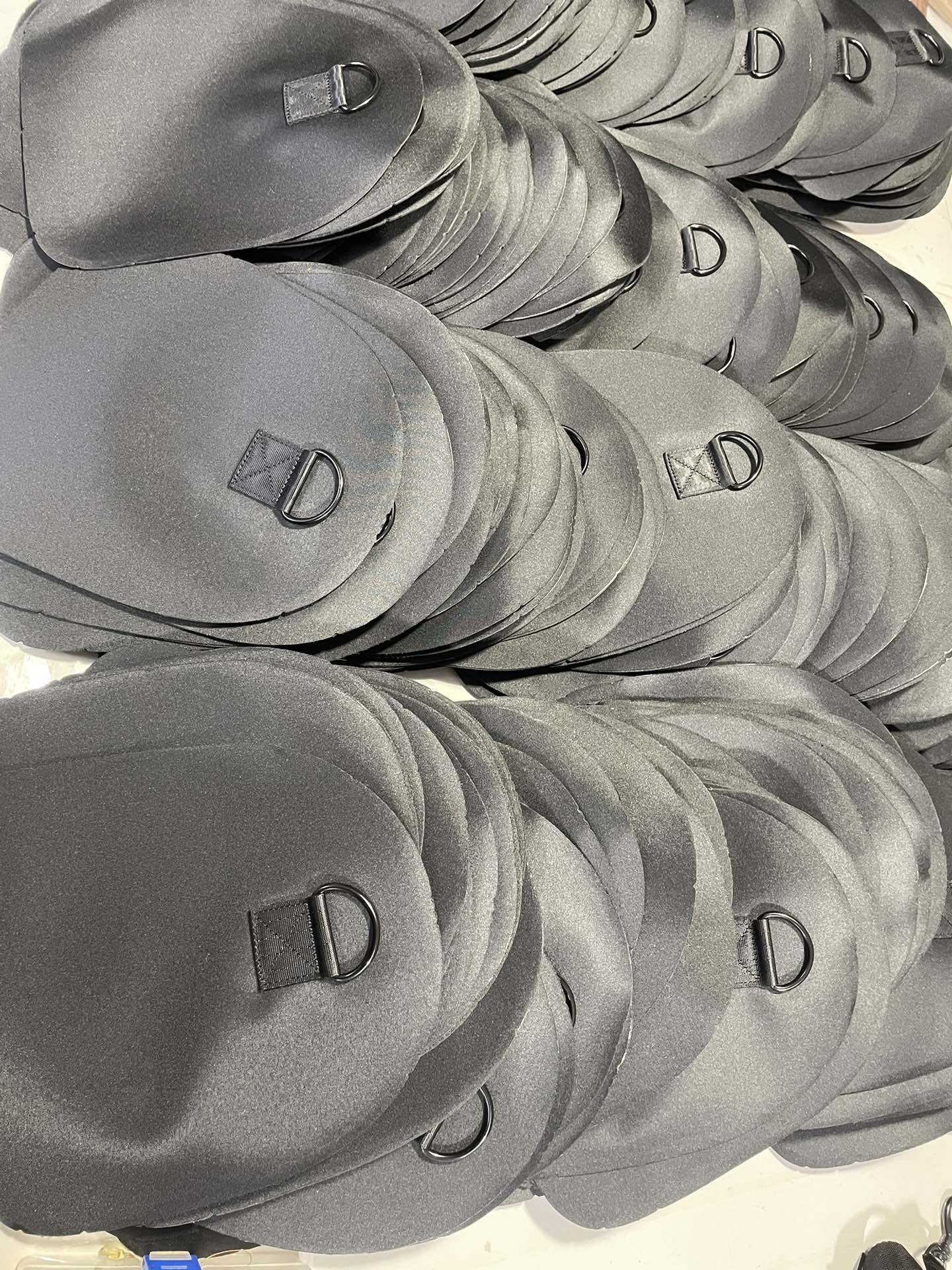 양 공장 / 샤넬 여행 가방