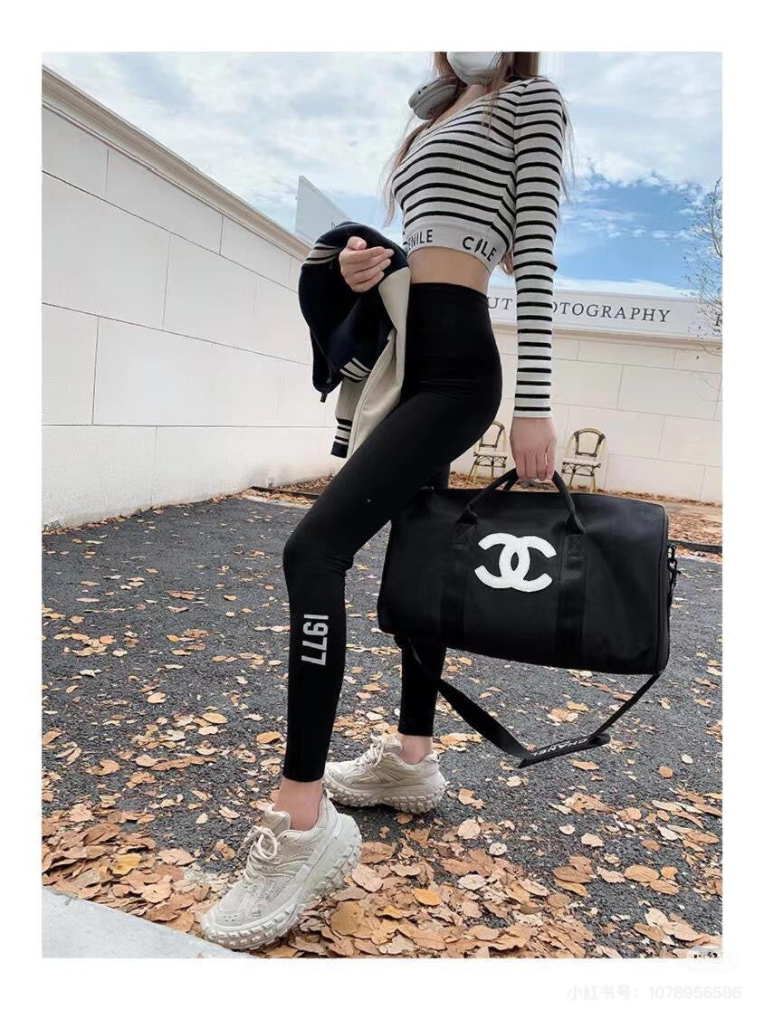 양 공장 / 샤넬 여행 가방