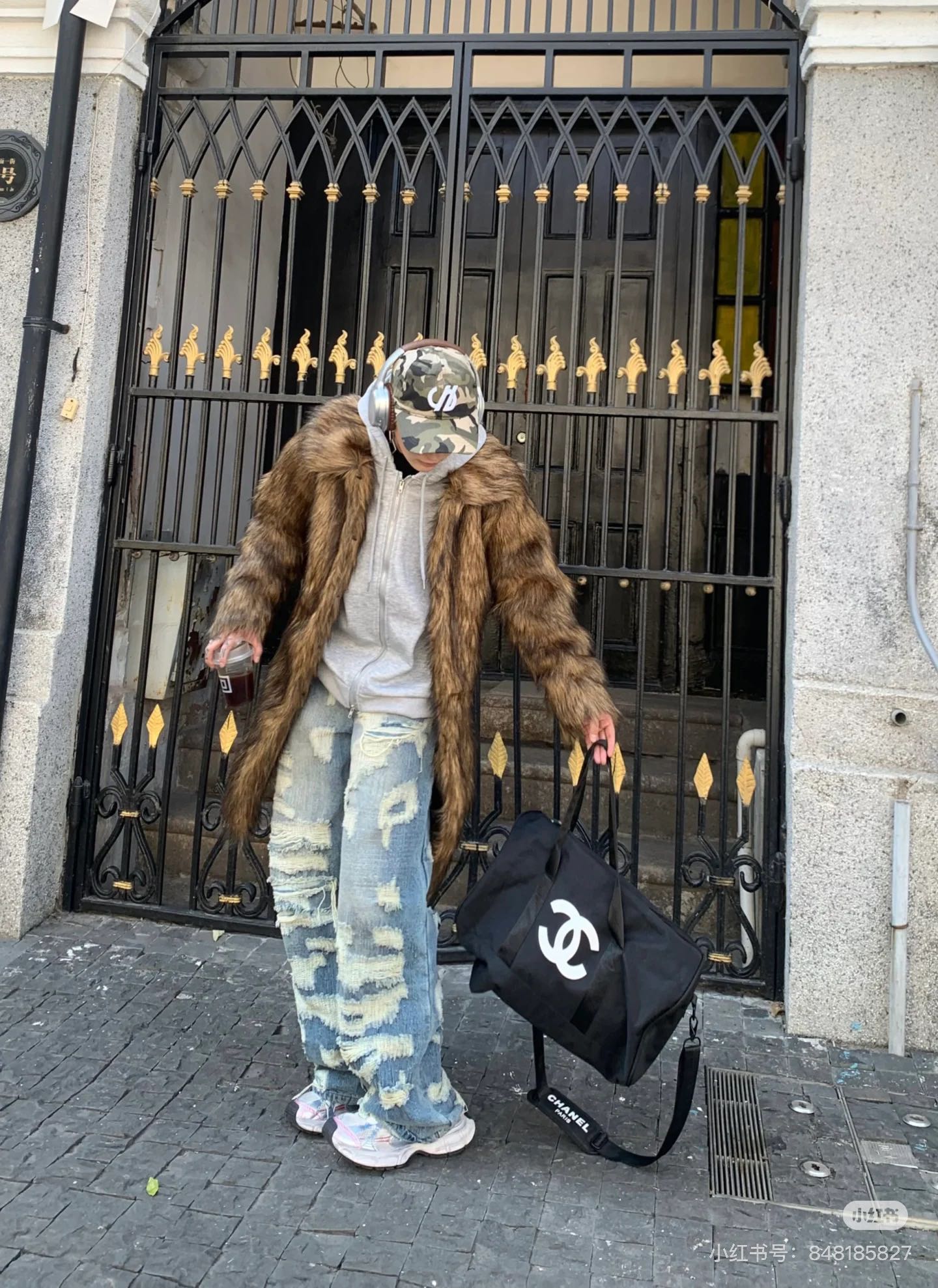 양 공장 / 샤넬 여행 가방