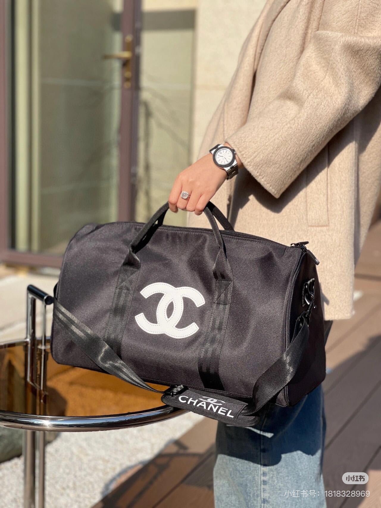 양 공장 / 샤넬 여행 가방