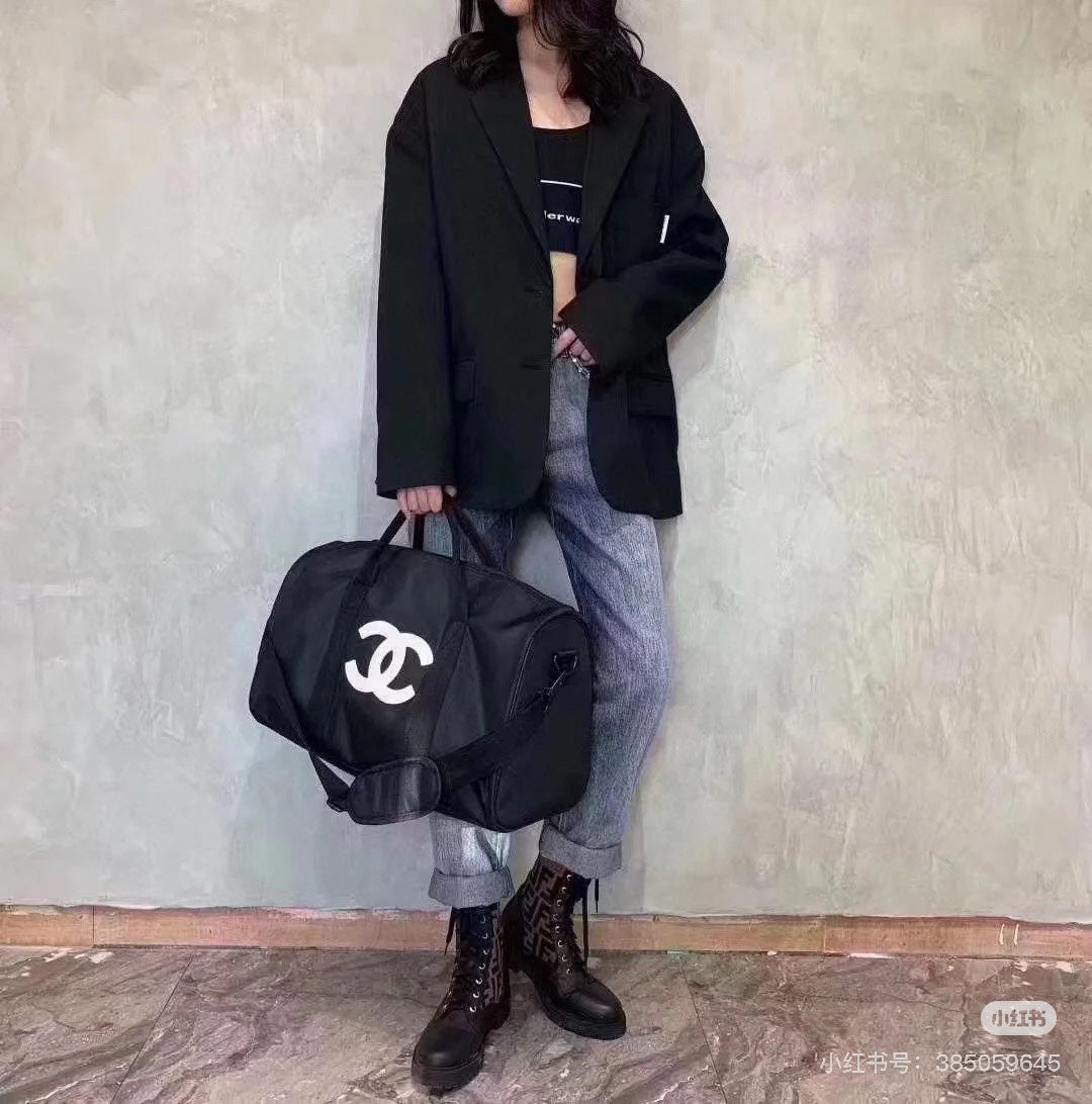 양 공장 / 샤넬 여행 가방