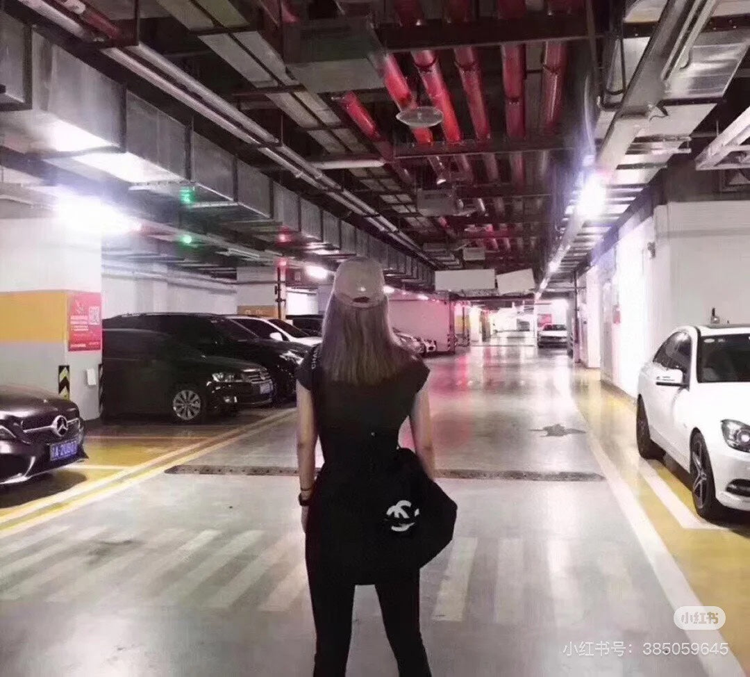 양 공장 / 샤넬 여행 가방