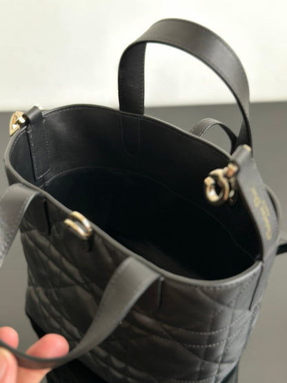 양 공장 / 디올 블랙 가죽 장바구니 가방