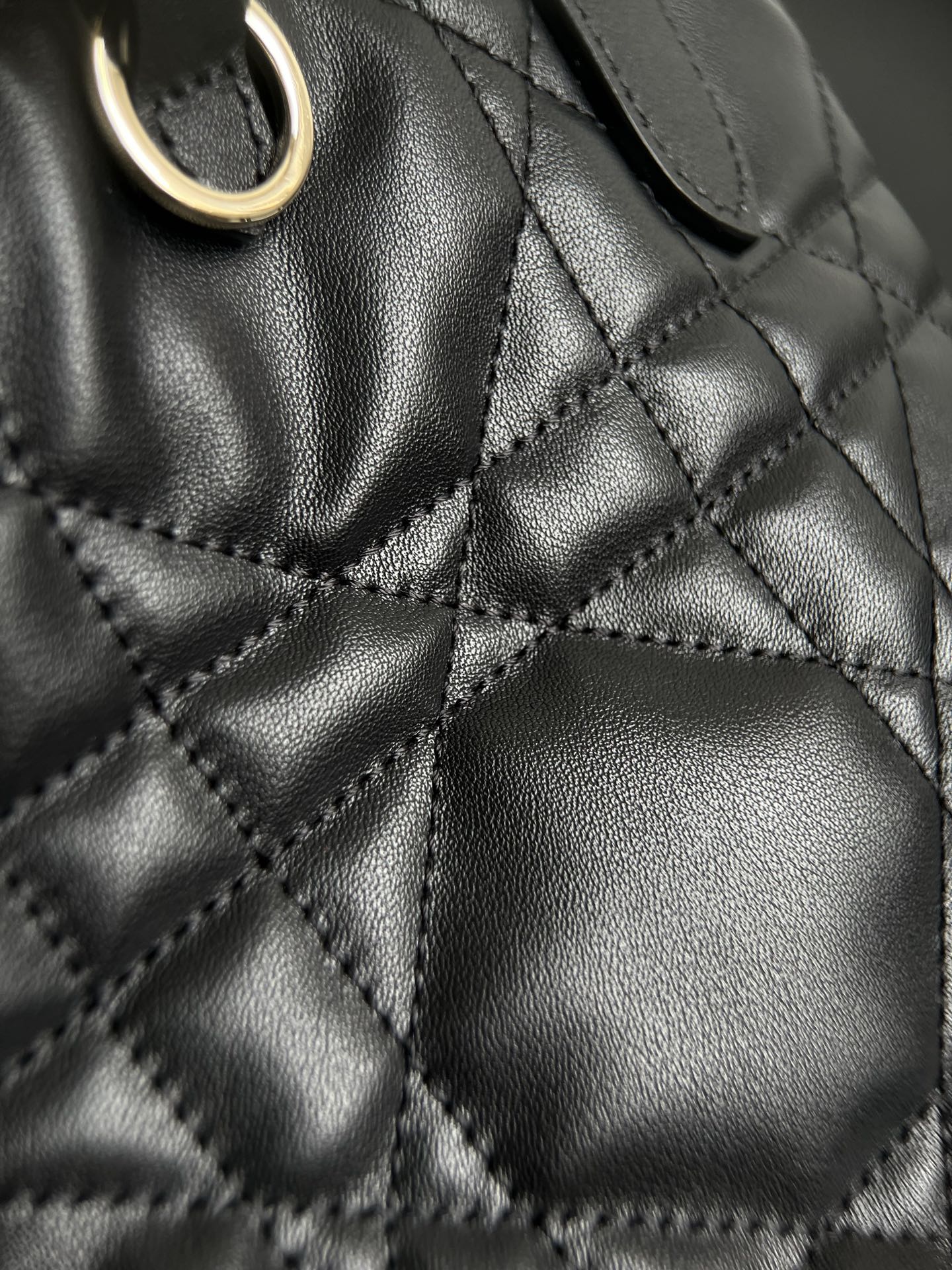 양 공장 / 디올 블랙 가죽 장바구니 가방