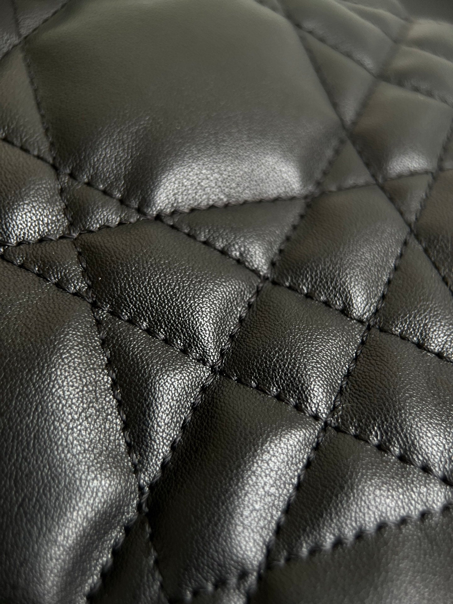 양 공장 / 디올 블랙 가죽 장바구니 가방