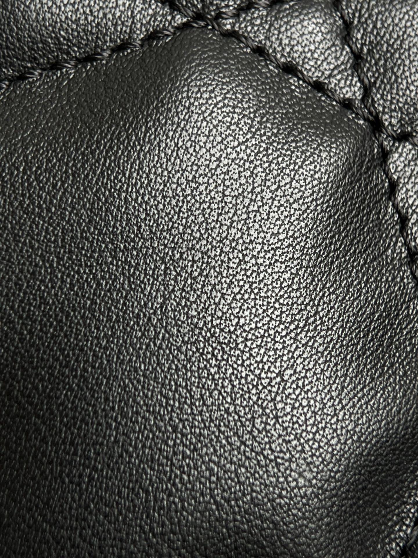 양 공장 / 디올 블랙 가죽 장바구니 가방