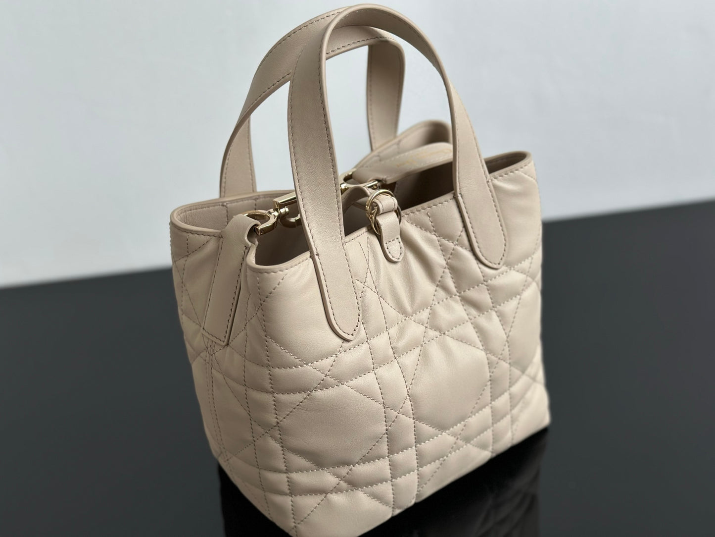 양 공장 / 디올 블랙 가죽 장바구니 가방