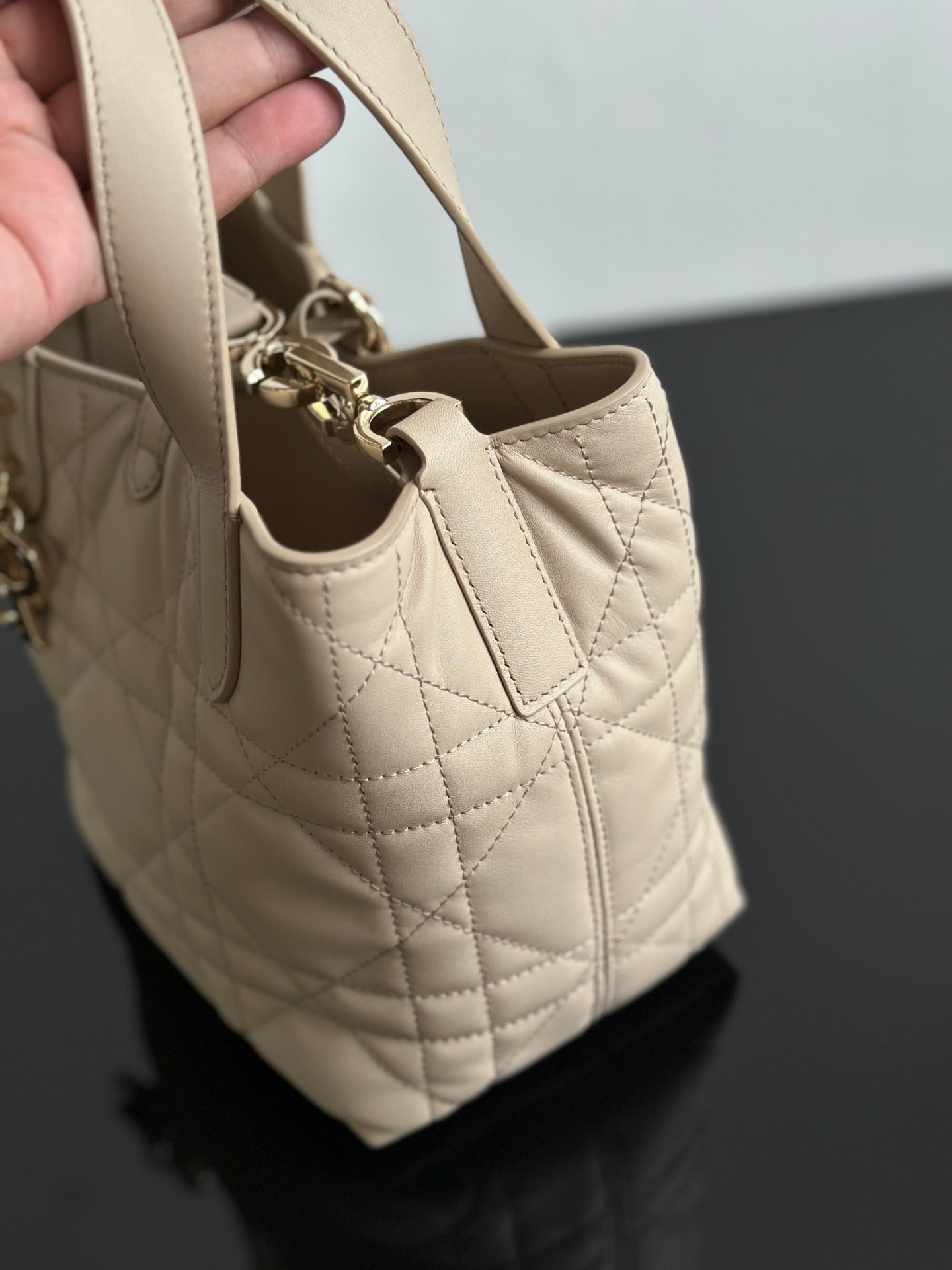 양 공장 / 디올 블랙 가죽 장바구니 가방