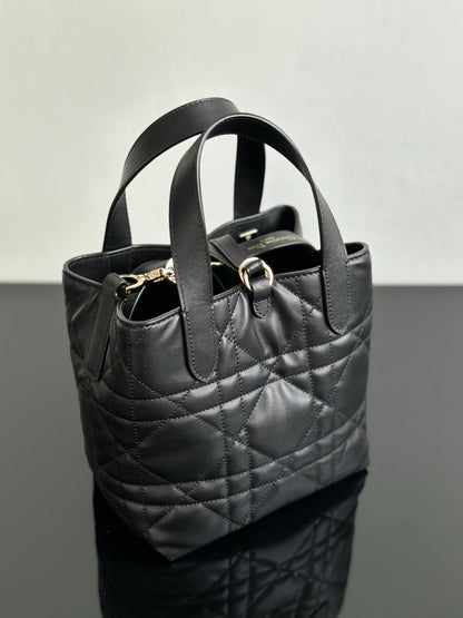 양 공장 / 디올 블랙 가죽 장바구니 가방
