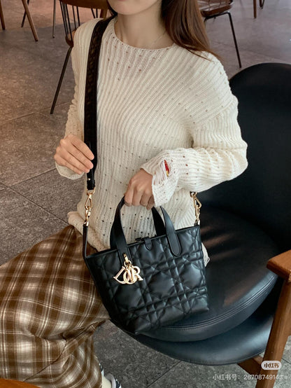 양 공장 / 디올 블랙 가죽 장바구니 가방