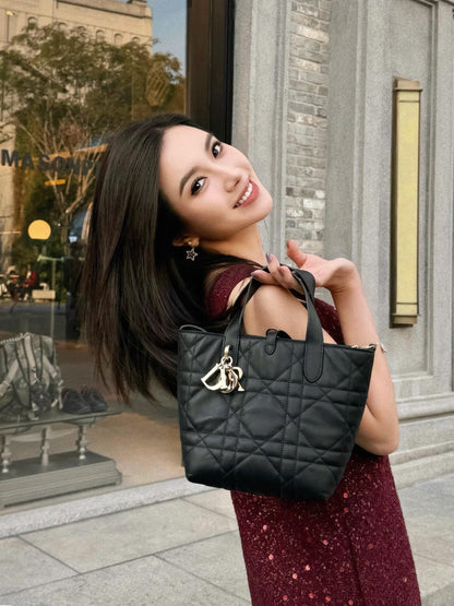 양 공장 / 디올 블랙 가죽 장바구니 가방