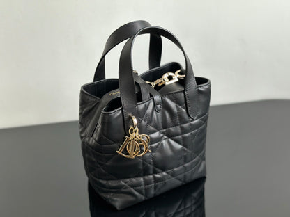 양 공장 / 디올 살구색 바구니 가방