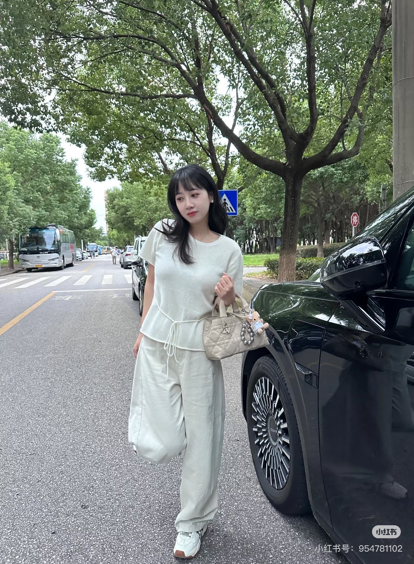 양 공장 / 디올 살구색 바구니 가방