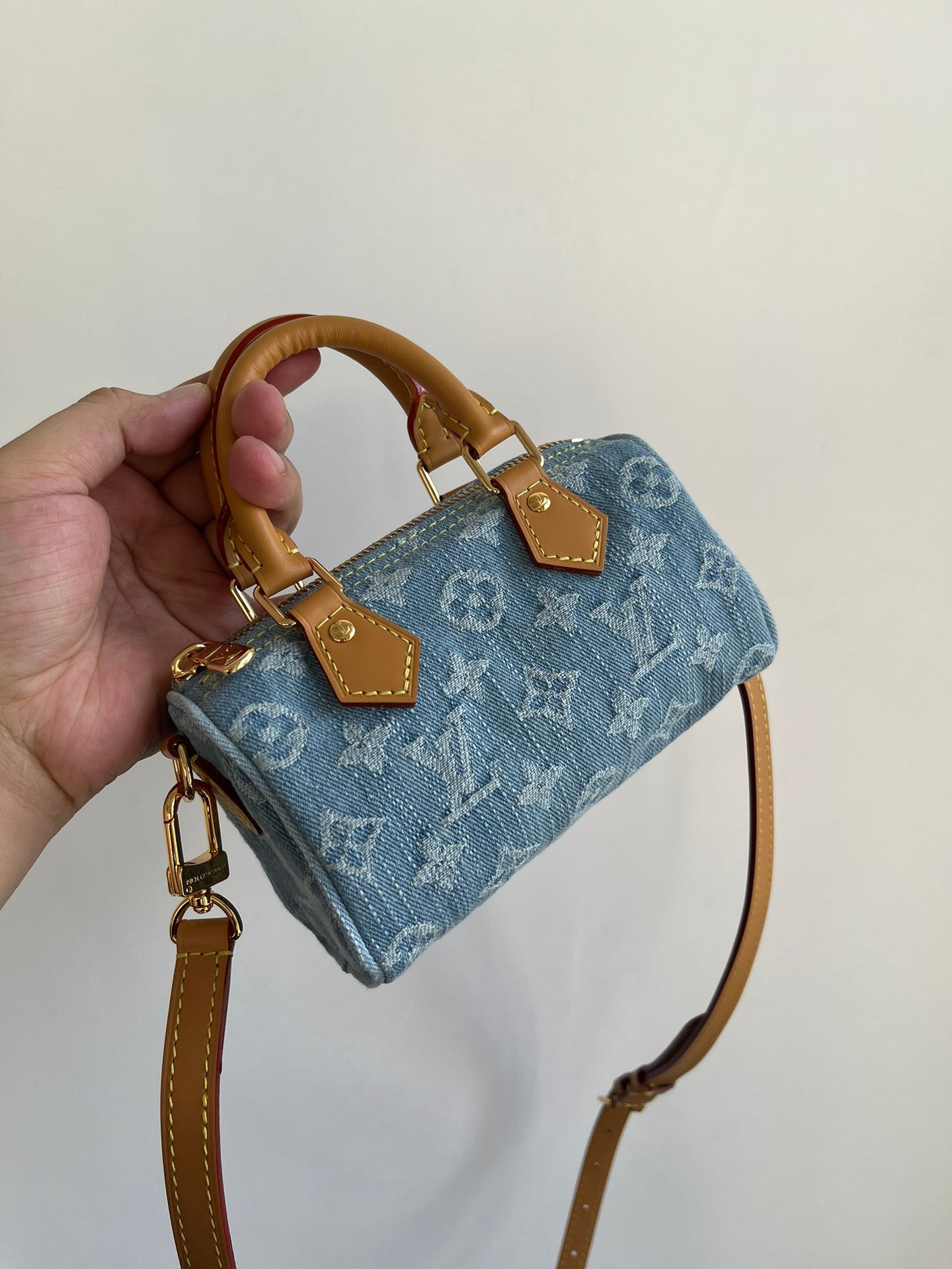 양 공장 / 루이비통 미니 베개 가방