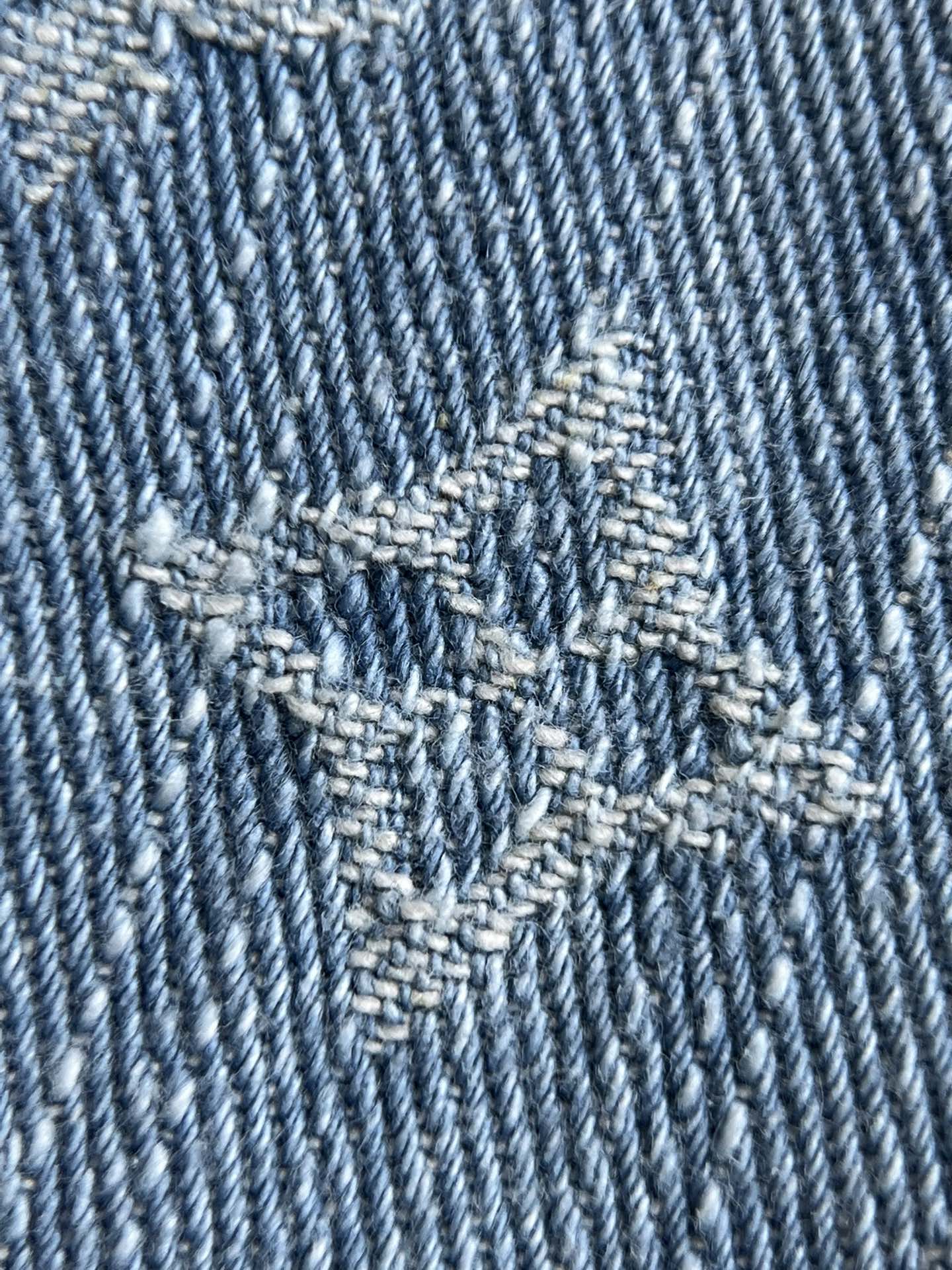 양 공장 / 루이비통 미니 베개 가방