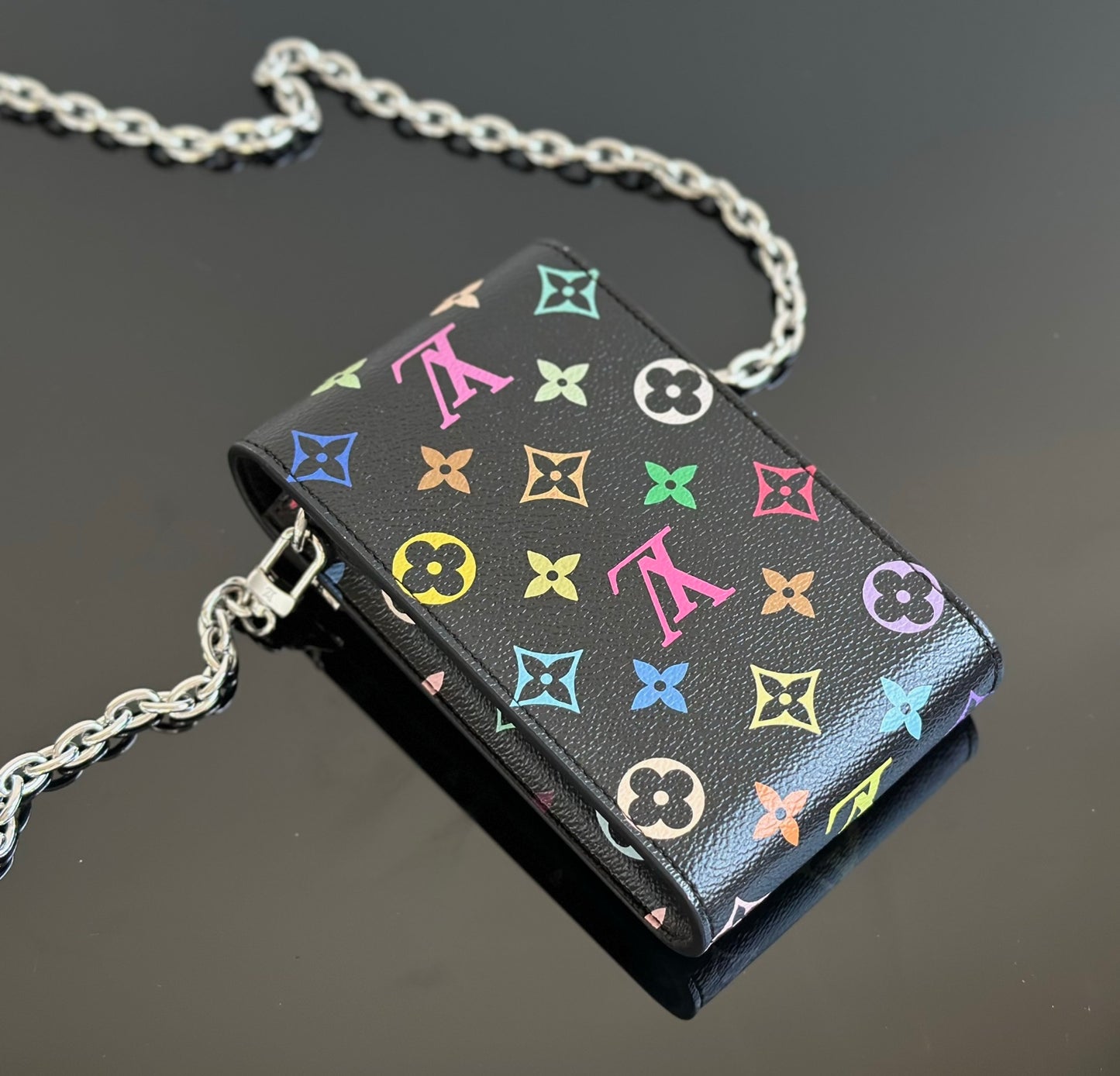 양 공장 / 루이비통 핸드폰 가방