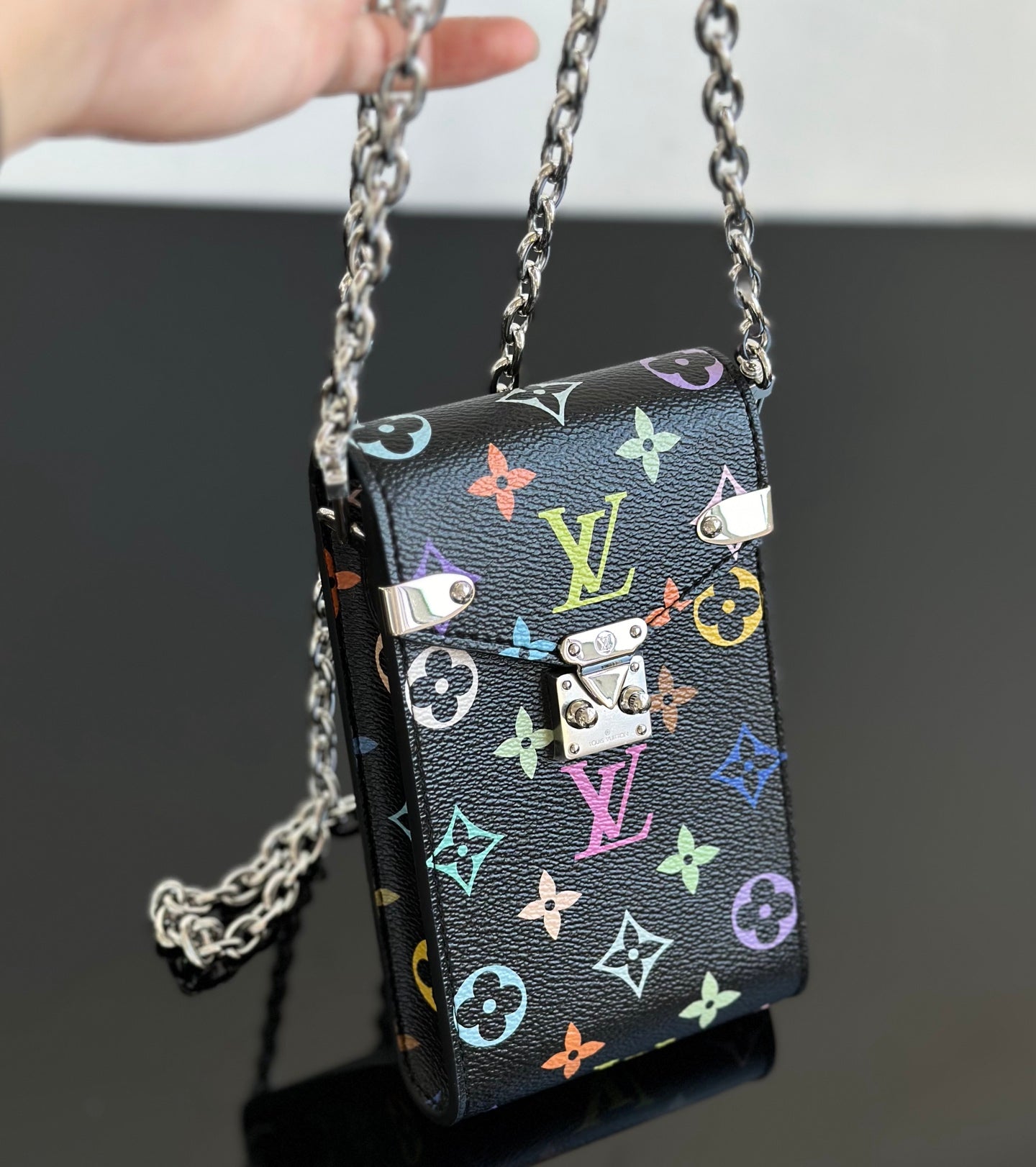 양 공장 / 루이비통 핸드폰 가방