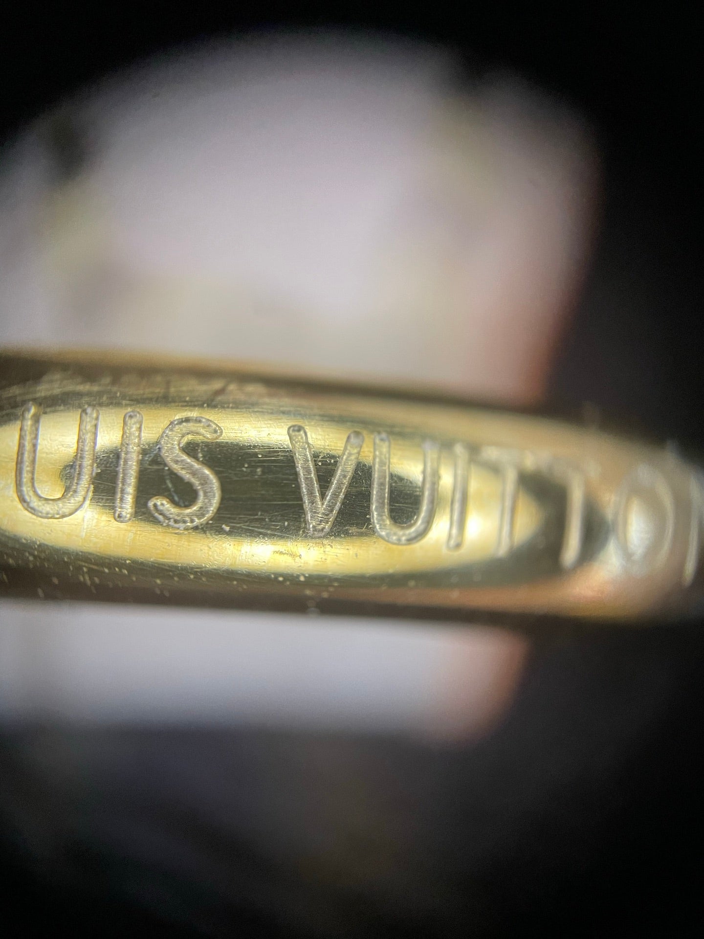 양 공장 / 루이비통 핸드폰 가방