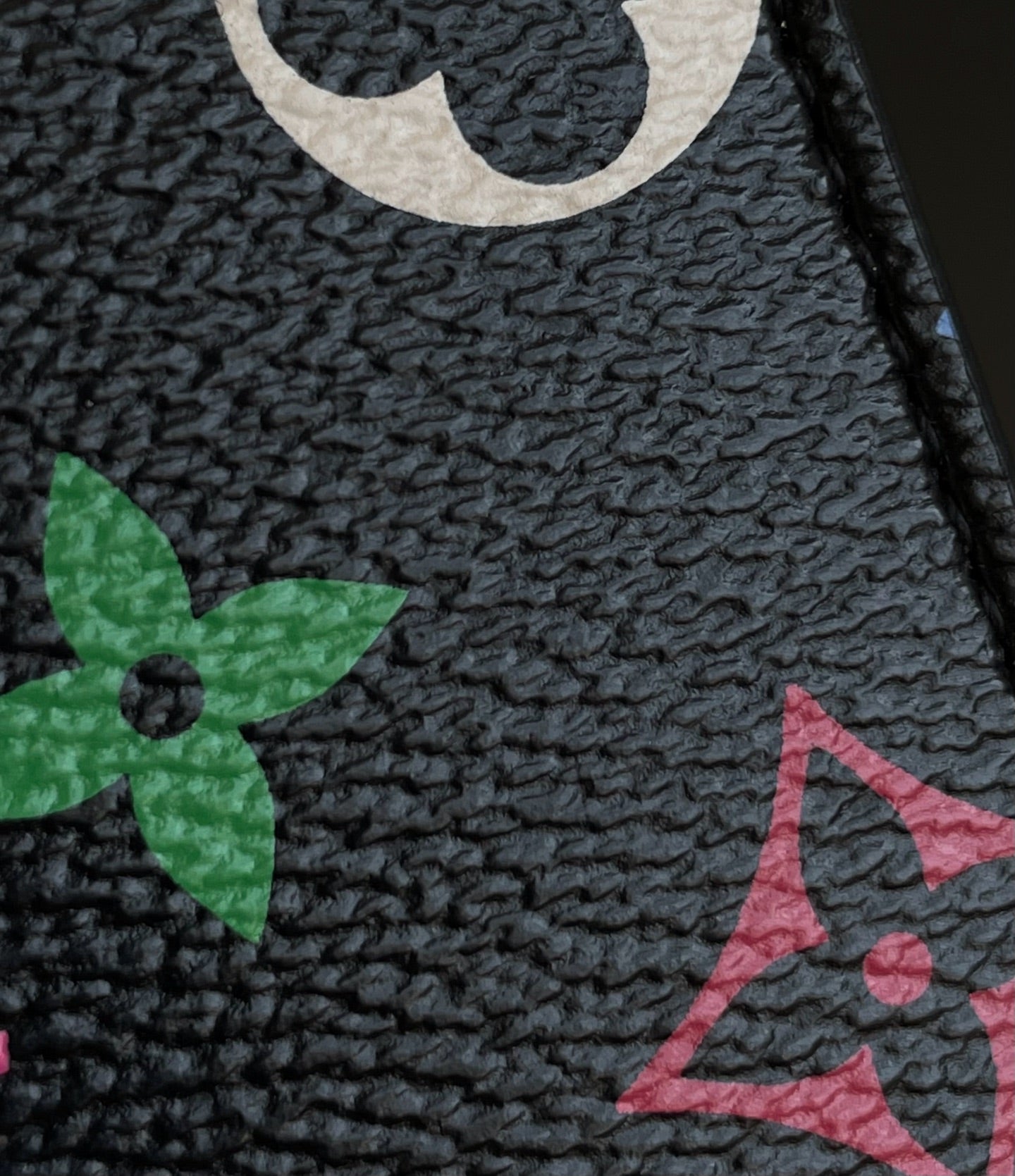 양 공장 / 루이비통 핸드폰 가방