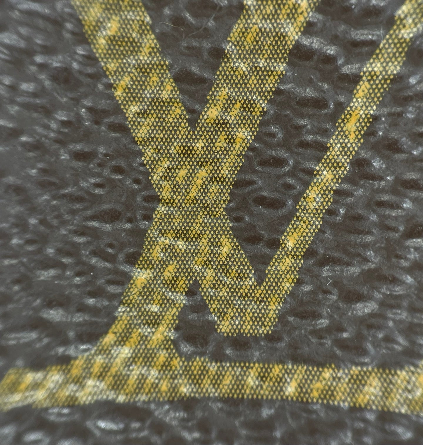 양 공장 / 루이비통 핸드폰 가방