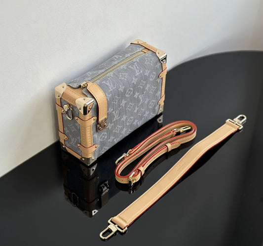 양 공장 / 루이비통 케이스백