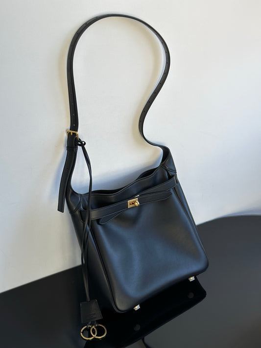 양 공장 / 발렌시아가 버킷 백