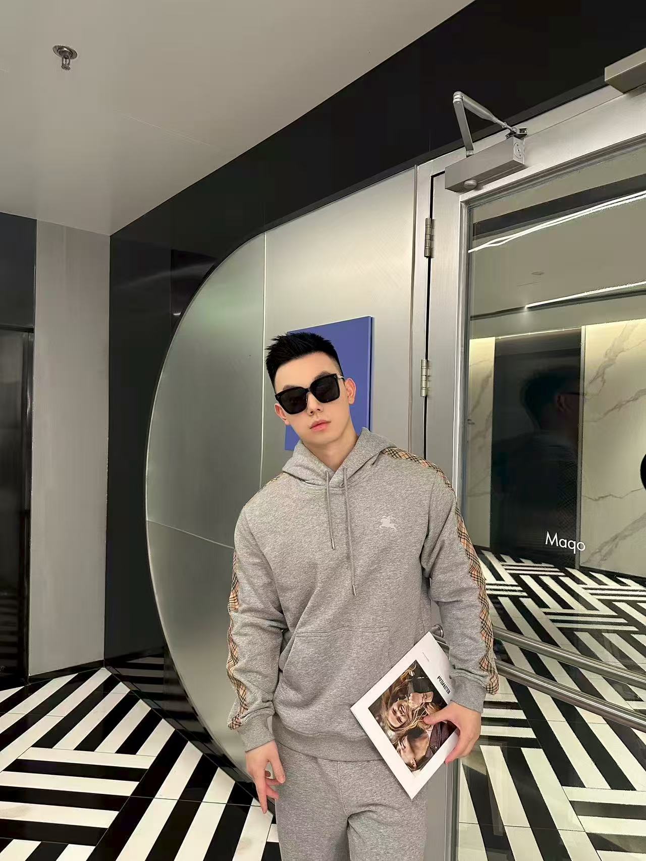 체인2호 / 버버리 남성 후드티 셔츠