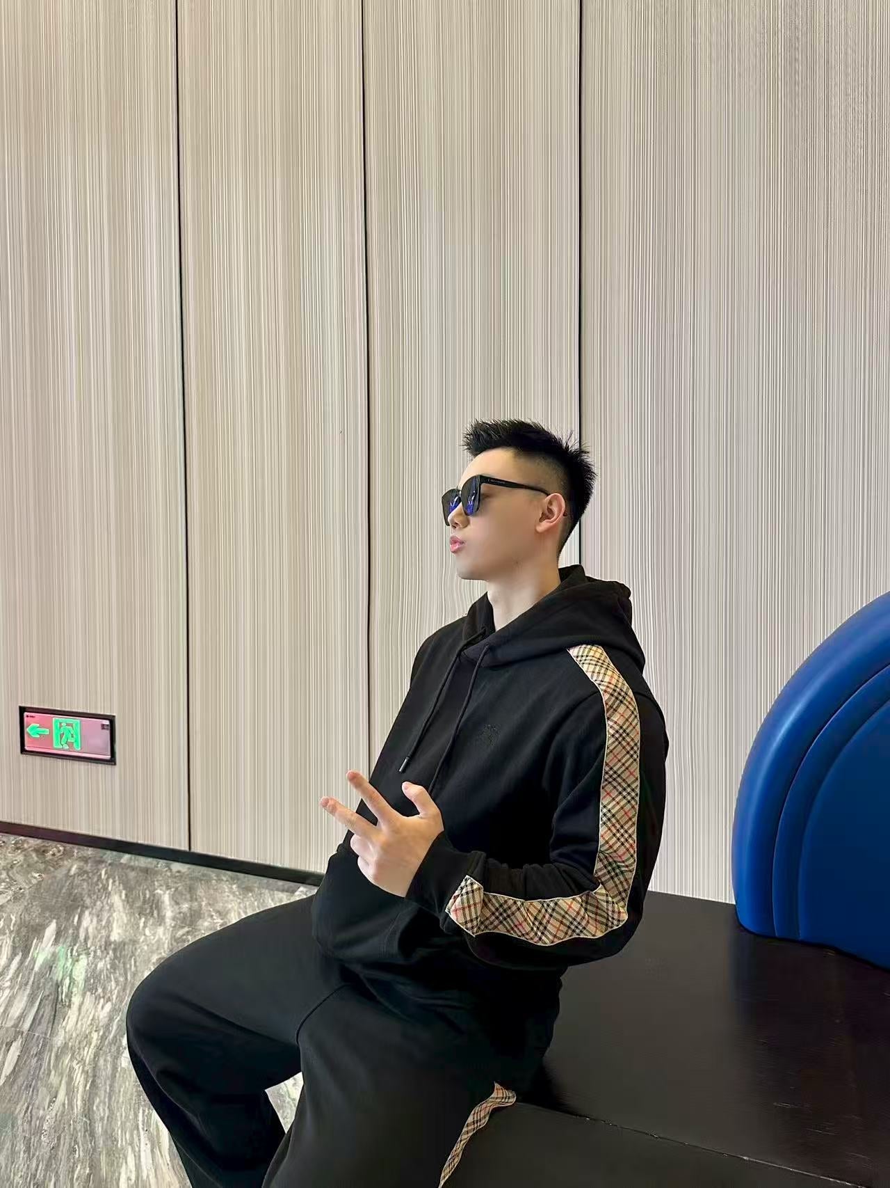 체인2호 / 버버리 남성 후드티 셔츠