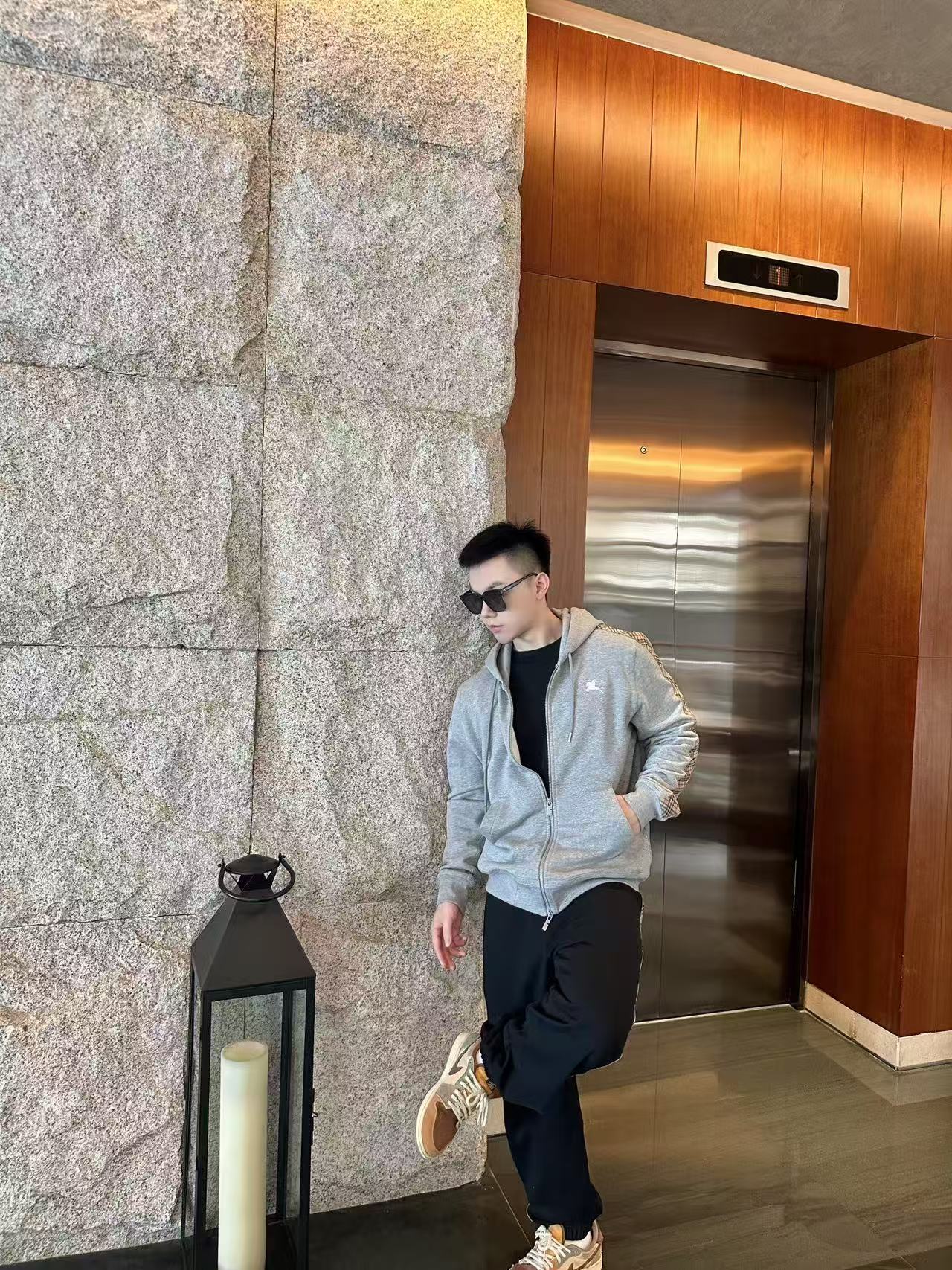 체인2호 / 버버리 남성 후드티 셔츠