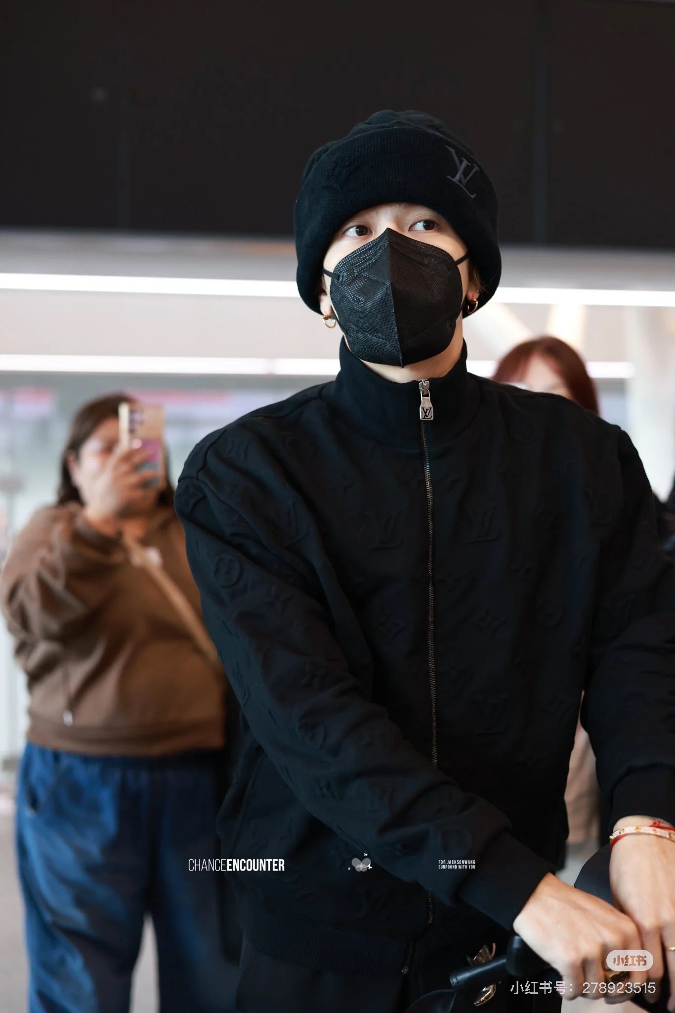 체인2호 / 루이비통 남성 엠보 니트