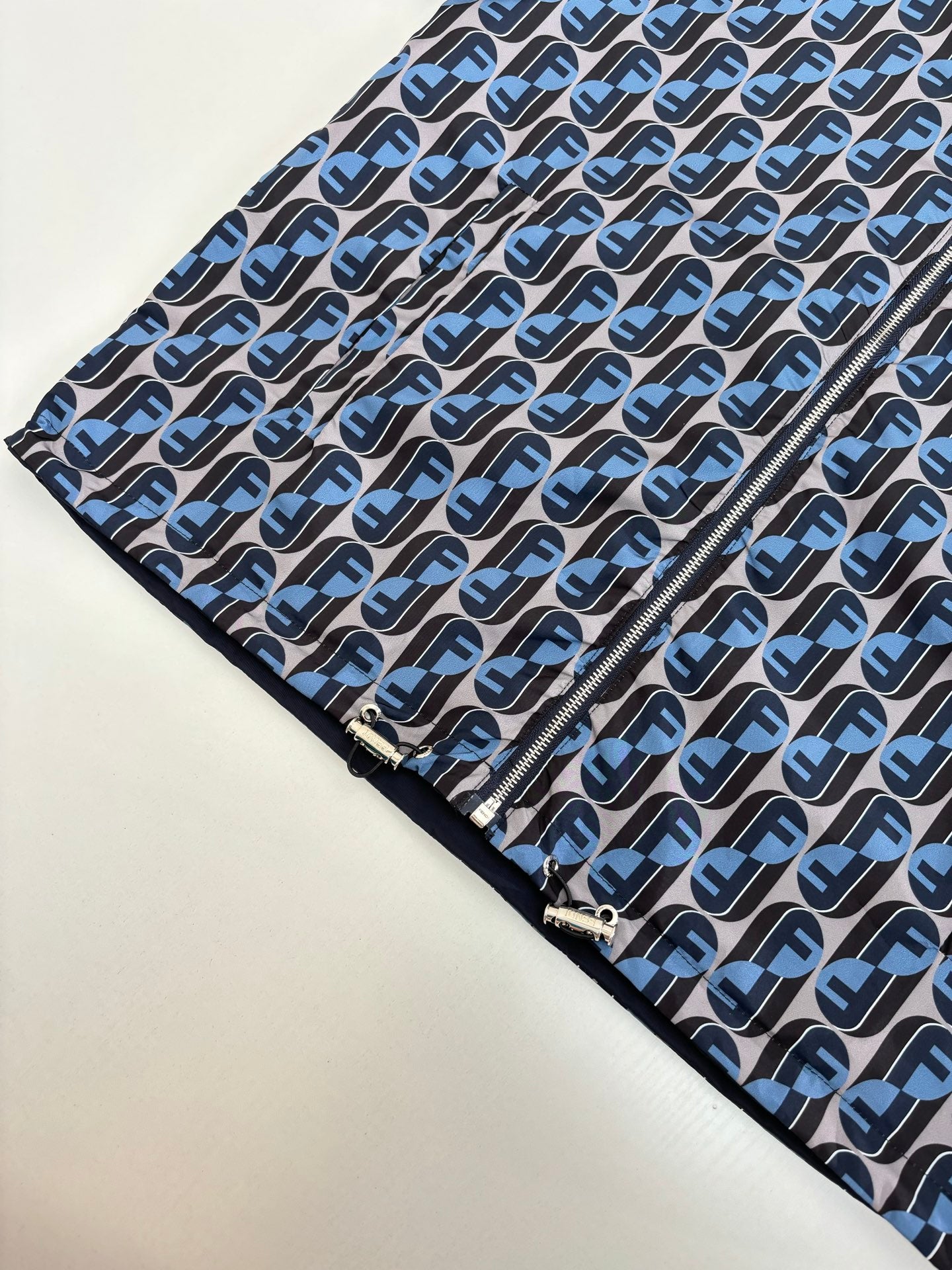 체인2호 / 펜디 남성 양면 재킷