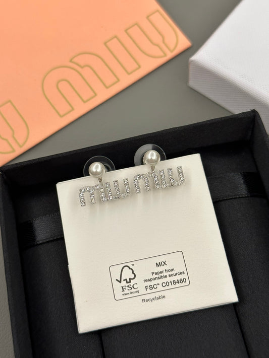 보스 악세사리 / 미우미우 여성 진주 알파벳 귀걸이