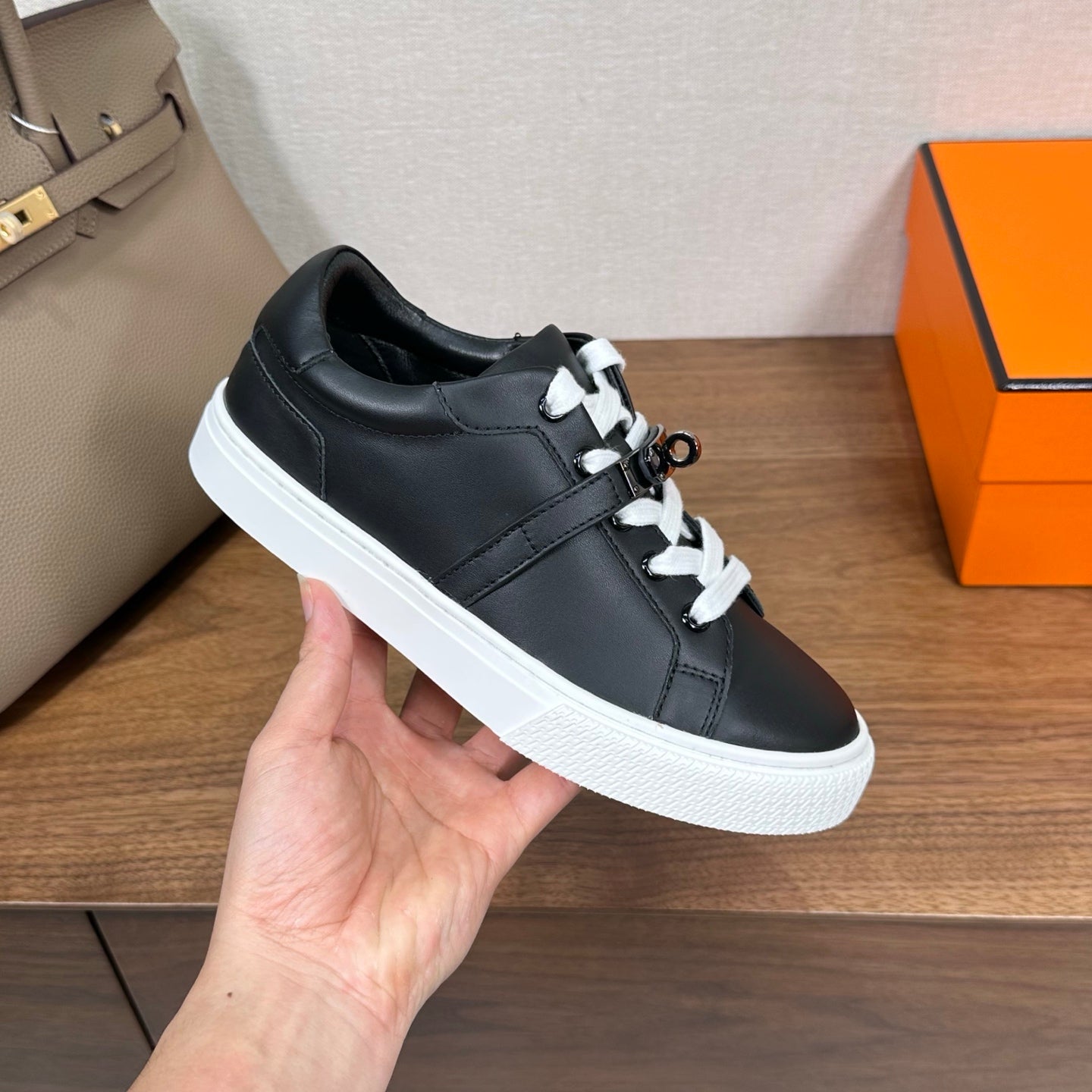 빙 공장 / 에르메스 커플 스니커즈 단색 가죽 로퍼