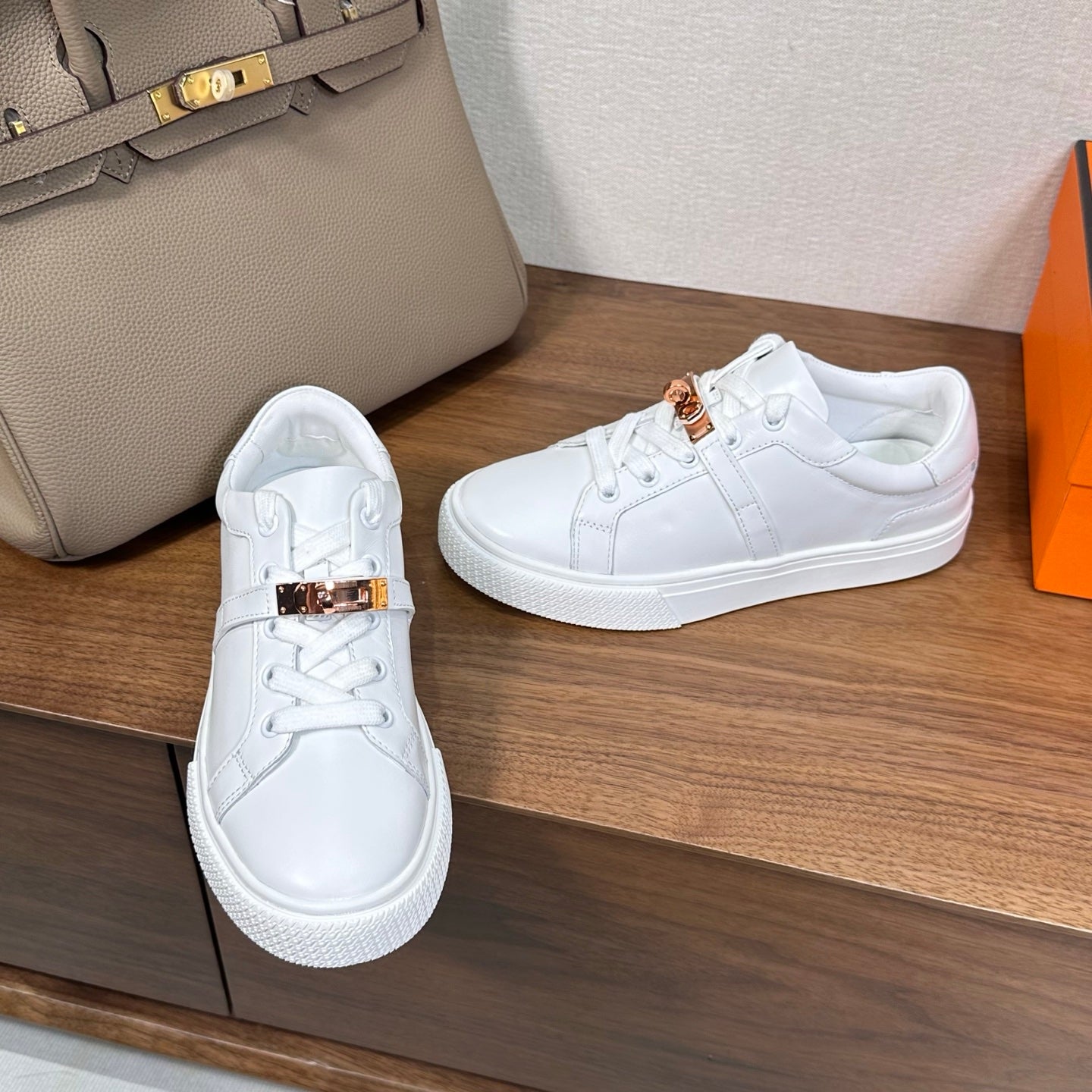 빙 공장 / 에르메스 커플 스니커즈 단색 가죽 로퍼 화이트