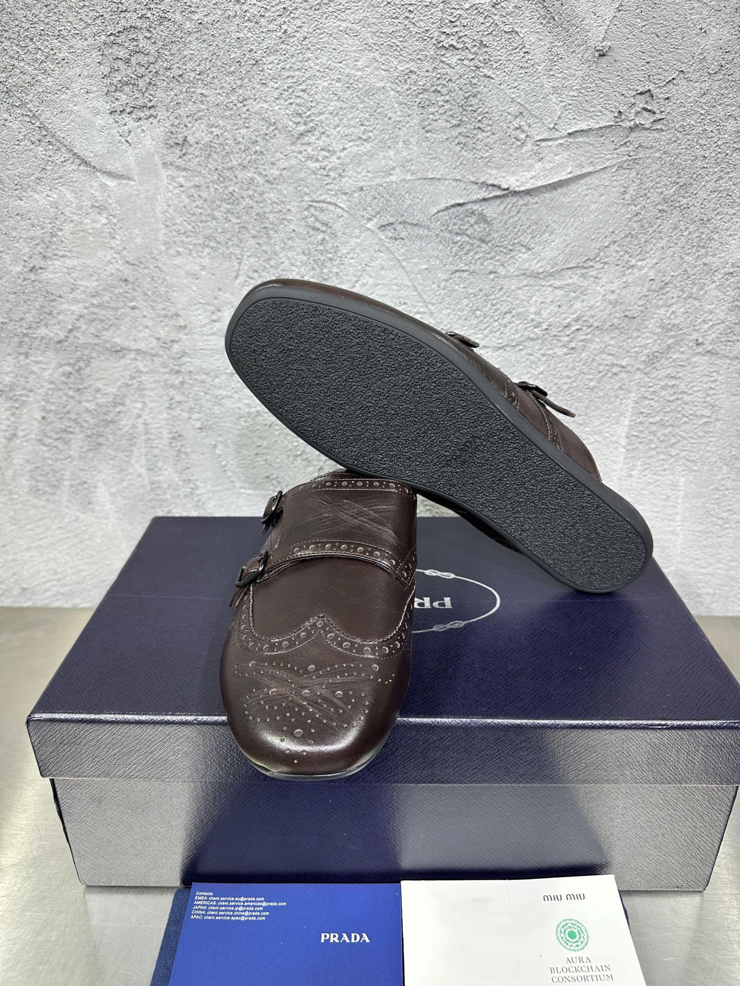 빙 공장 / 프라다 남성 가죽 슬리퍼