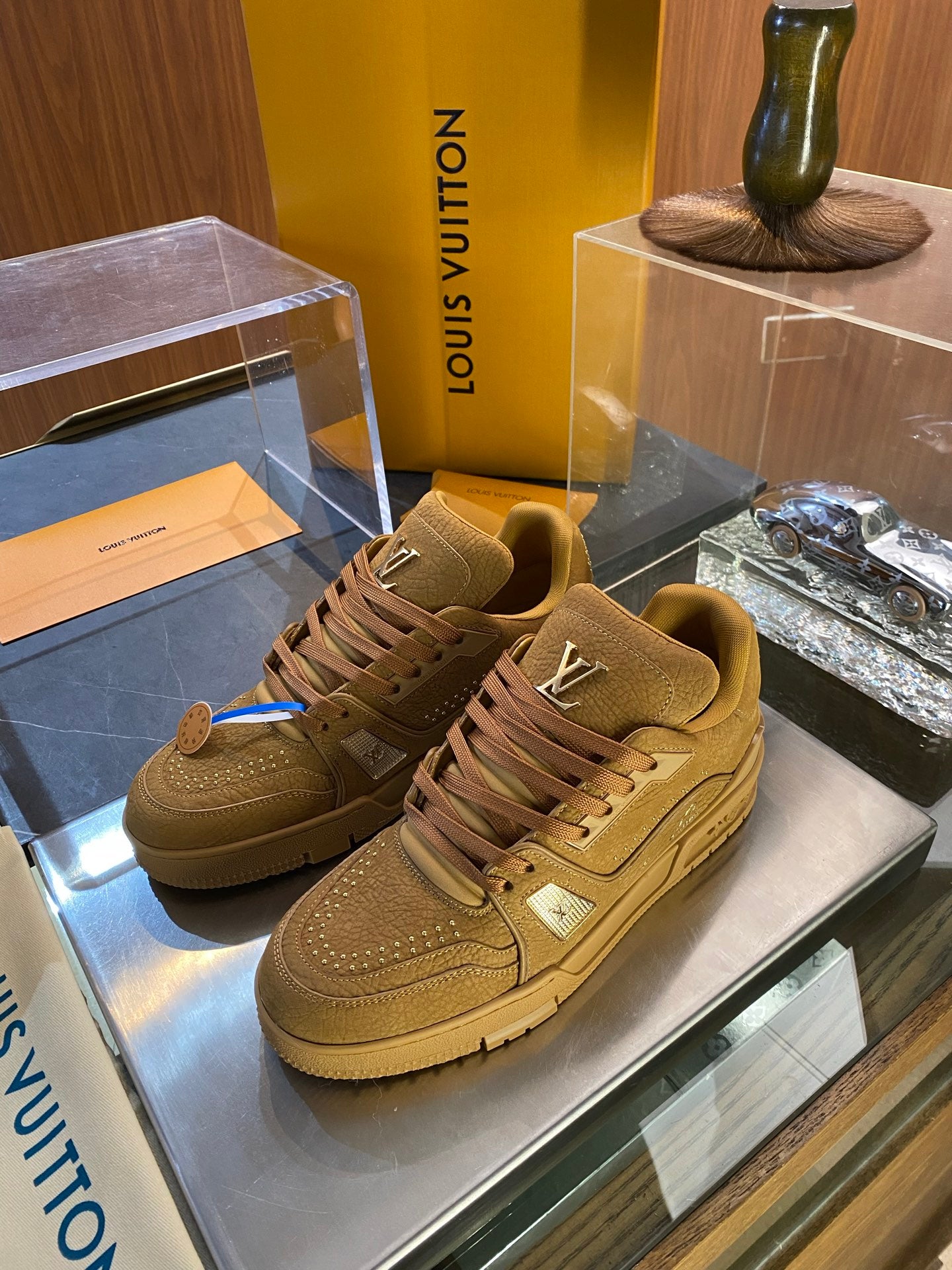 빙 공장 / 루이비통 커플 운동화