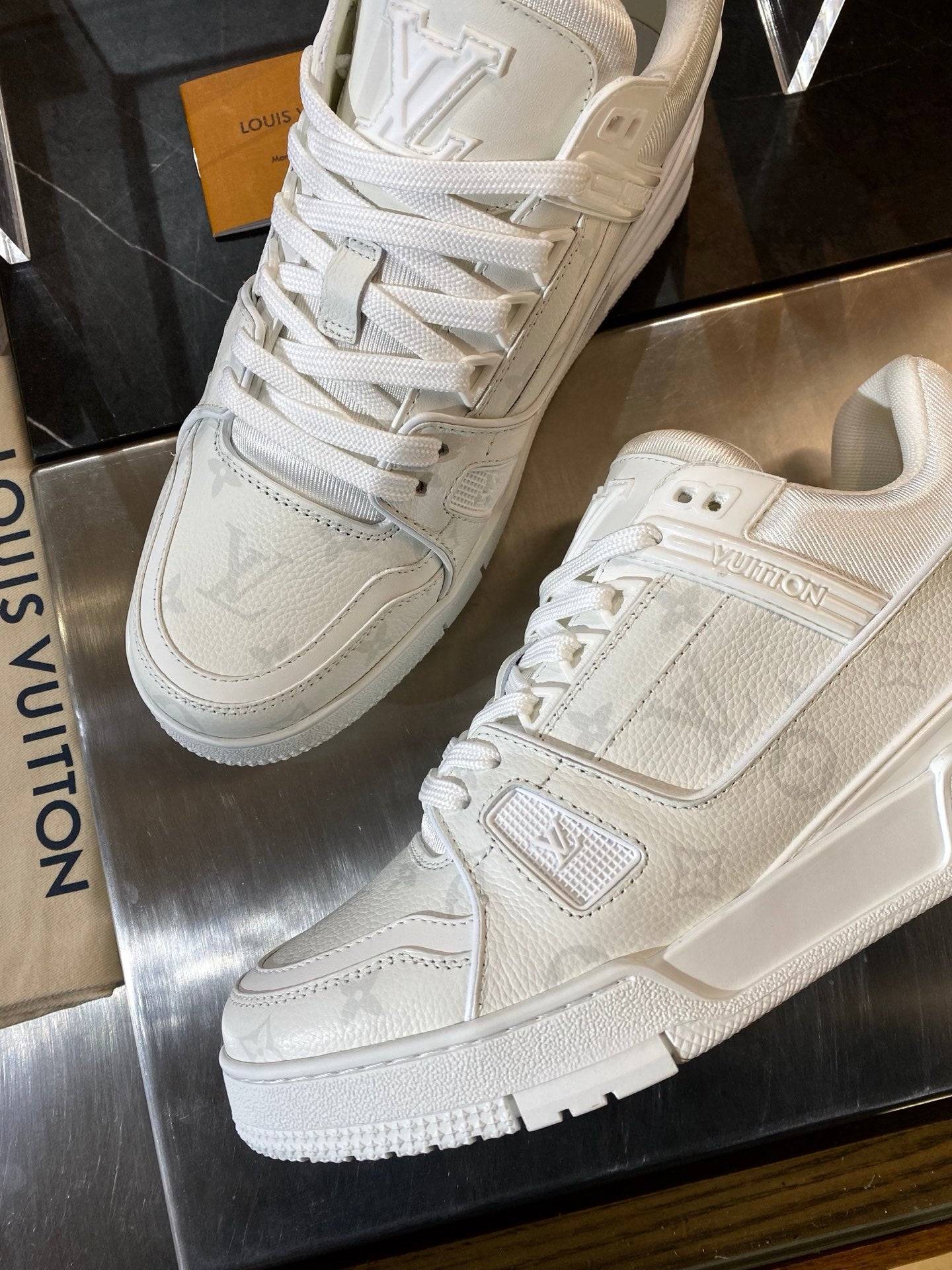 빙 공장 / 루이비통 커플 운동화