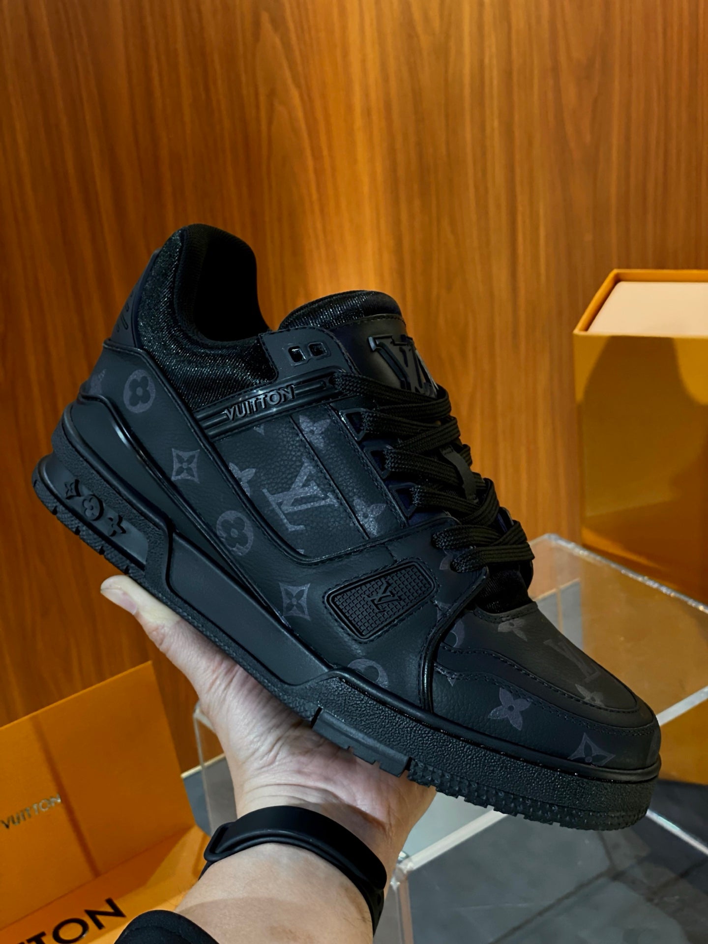 빙 공장 / 루이비통 커플 운동화