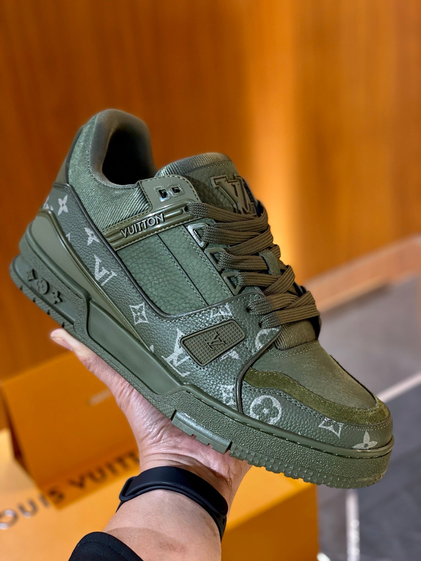 빙 공장 / 루이비통 커플 운동화