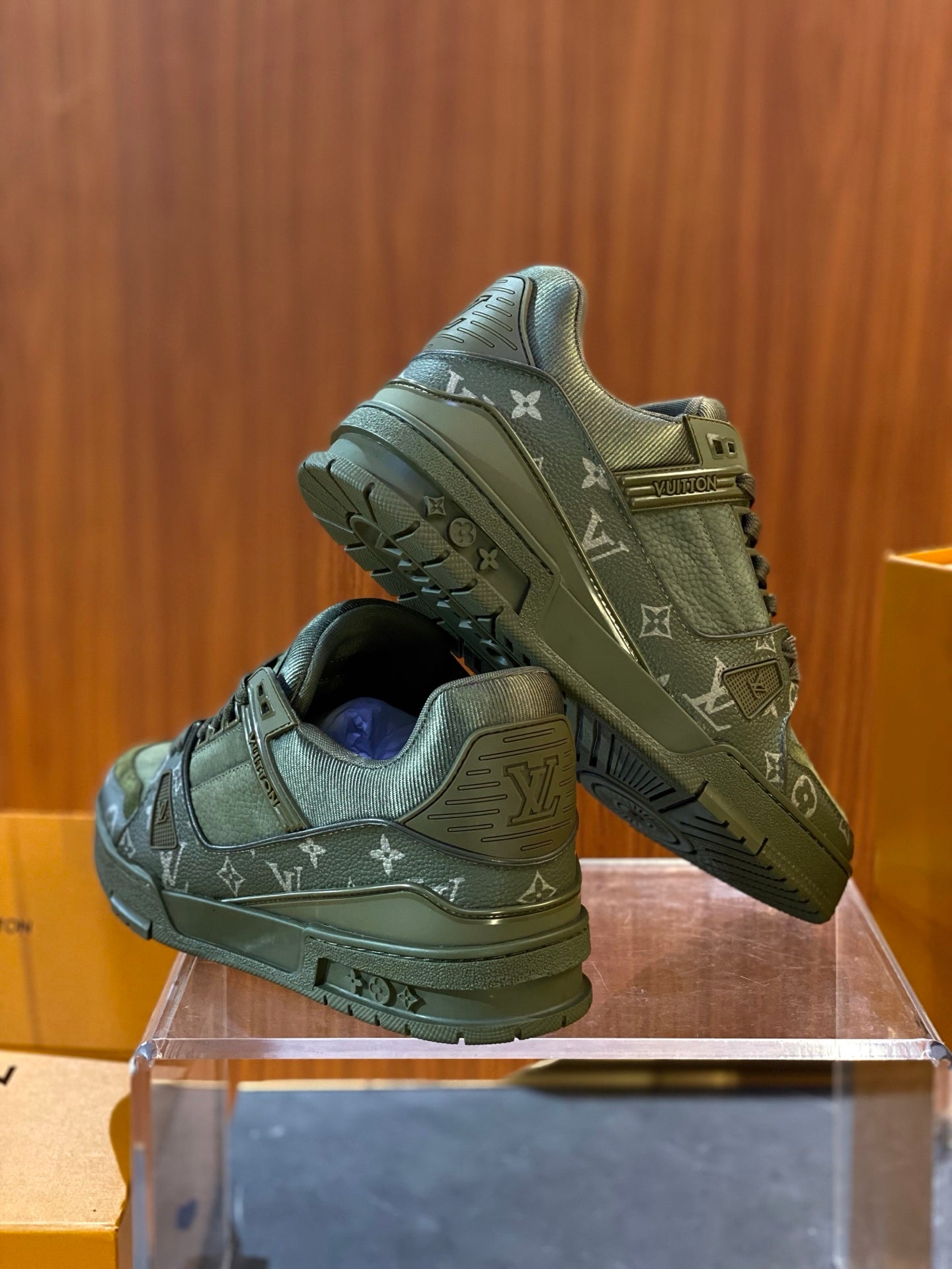 빙 공장 / 루이비통 커플 운동화