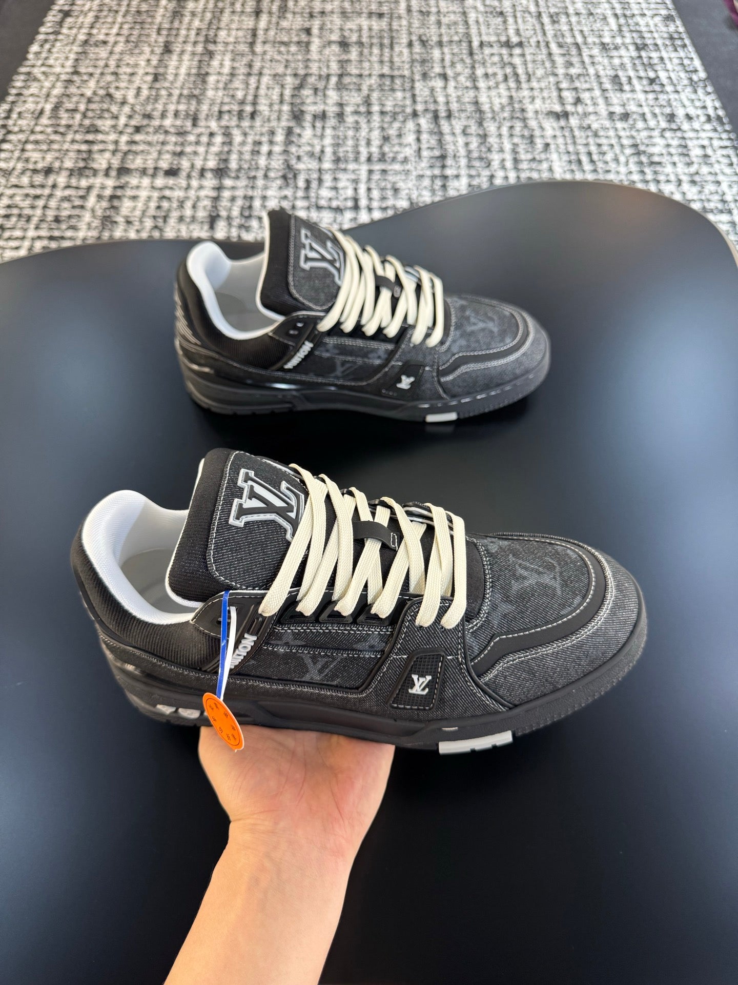 빙 공장 / 루이비통 커플 운동화