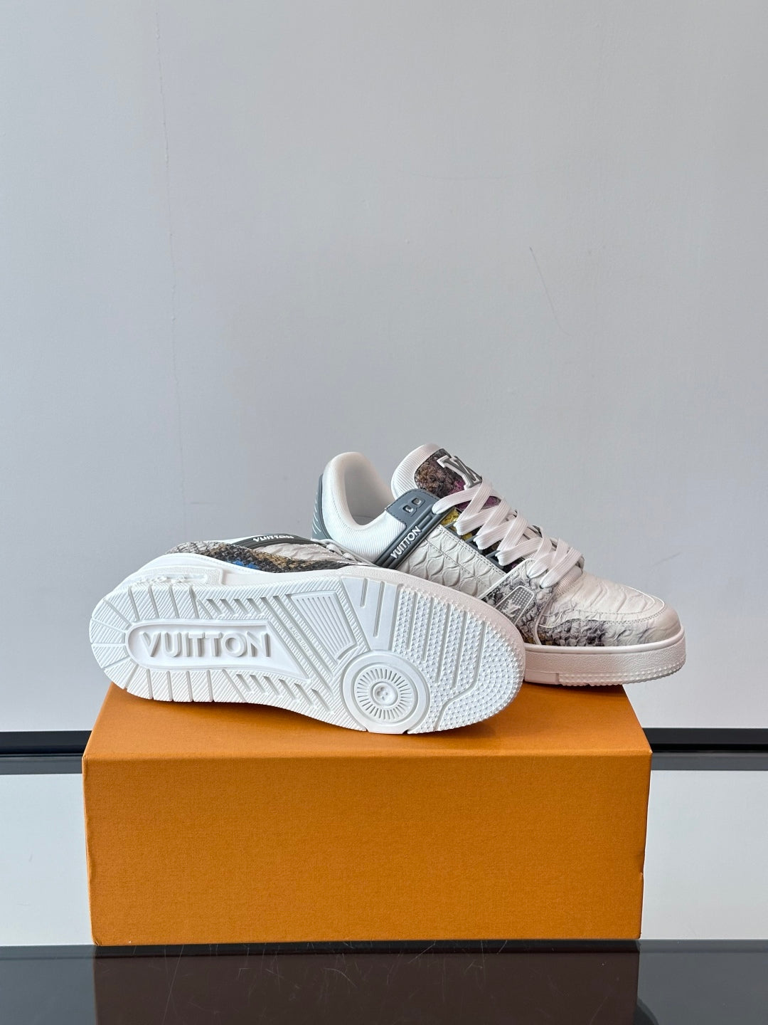 빙 공장 / 루이비통 커플 운동화
