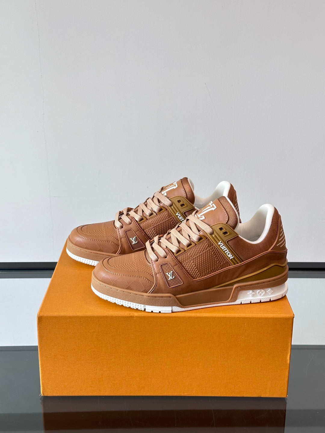 빙 공장 / 루이비통 커플 운동화