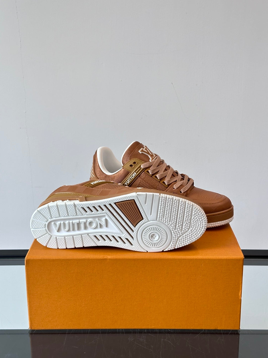빙 공장 / 루이비통 커플 운동화