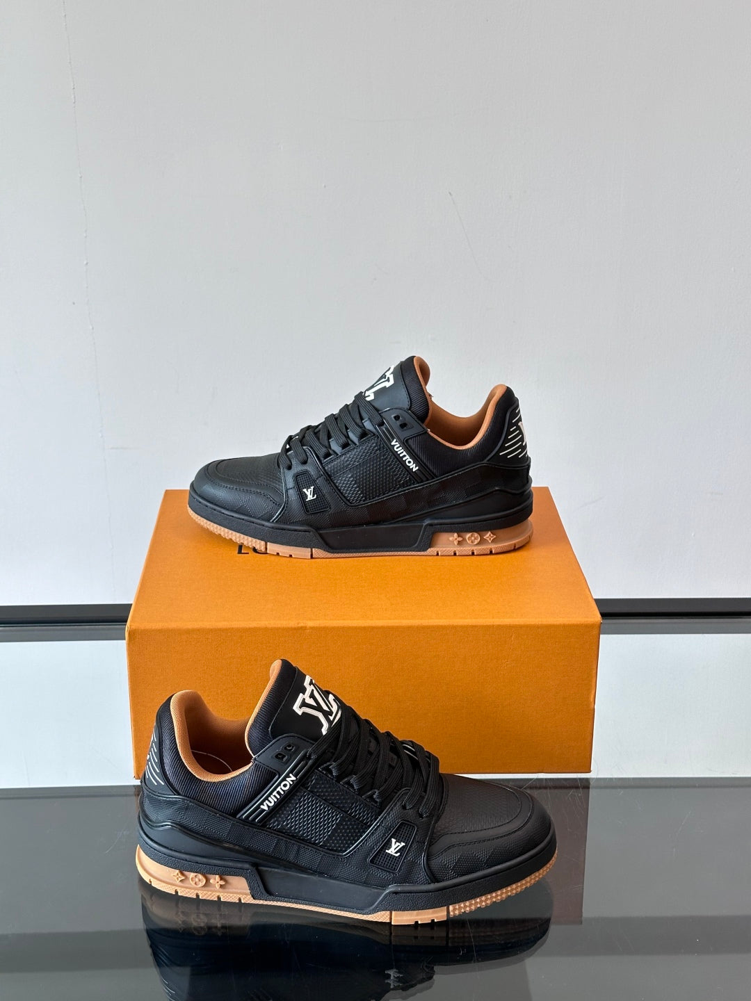 빙 공장 / 루이비통 커플 운동화